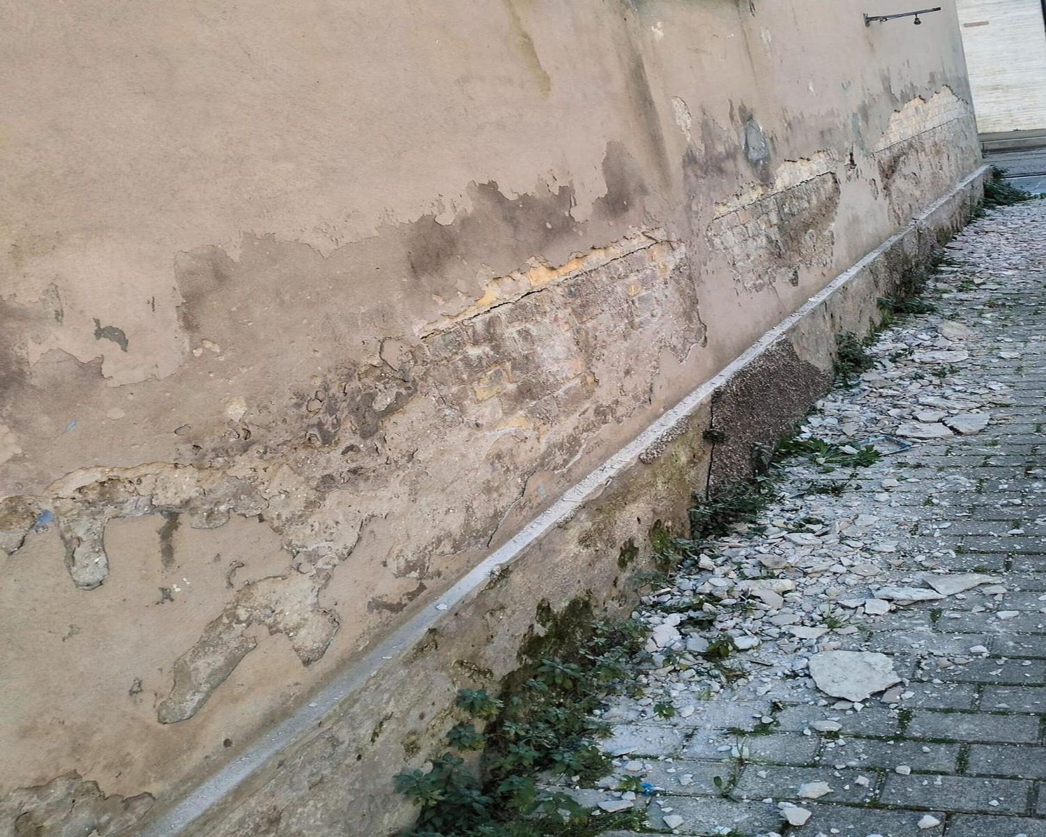 risanamento_muro_esterno_dopo risanamento_muro_esterno_dopo